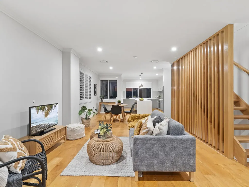 EXECUTIVE TOWNHOUSE LIVING WITH CITY VIEWS IN PARK HILL ESTATE