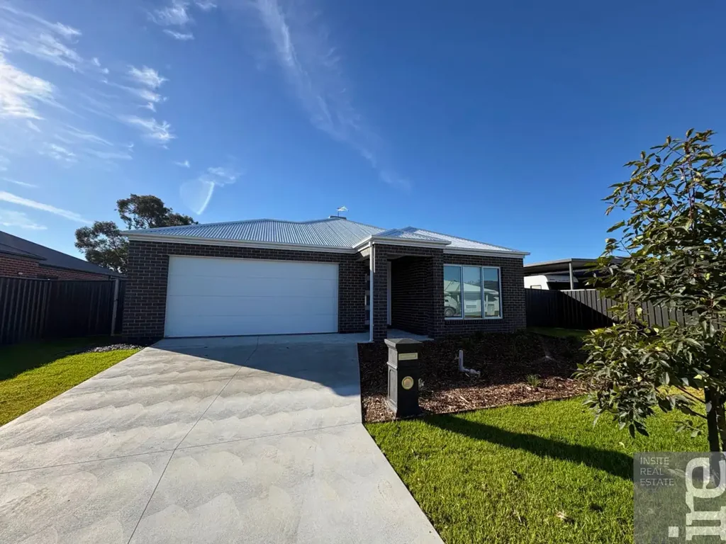 Immaculate Brand New Residence!