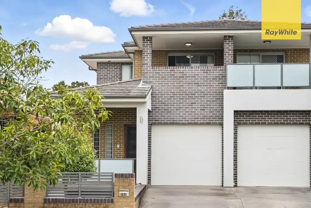 Stunning 5-Bedroom Duplex in Prime Merrylands Location