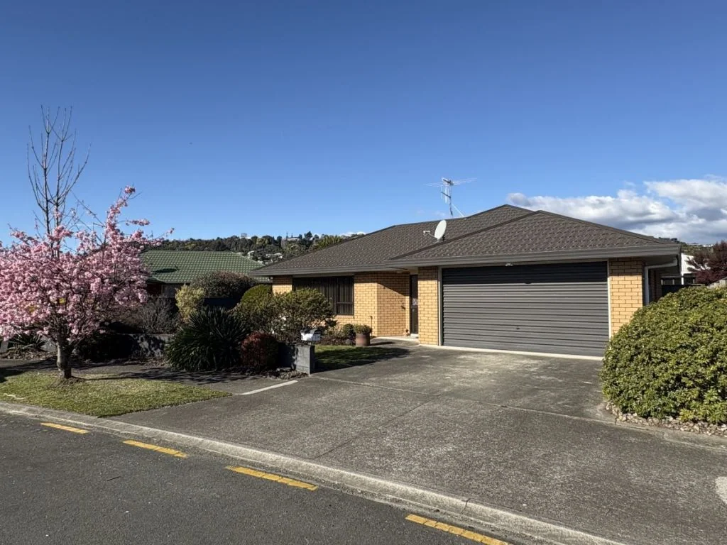 Tahunanui 2ਬੈੱਡਰੂਮ * UNDER OFFER * Solid Brick Delightful Two Bedroom Home!