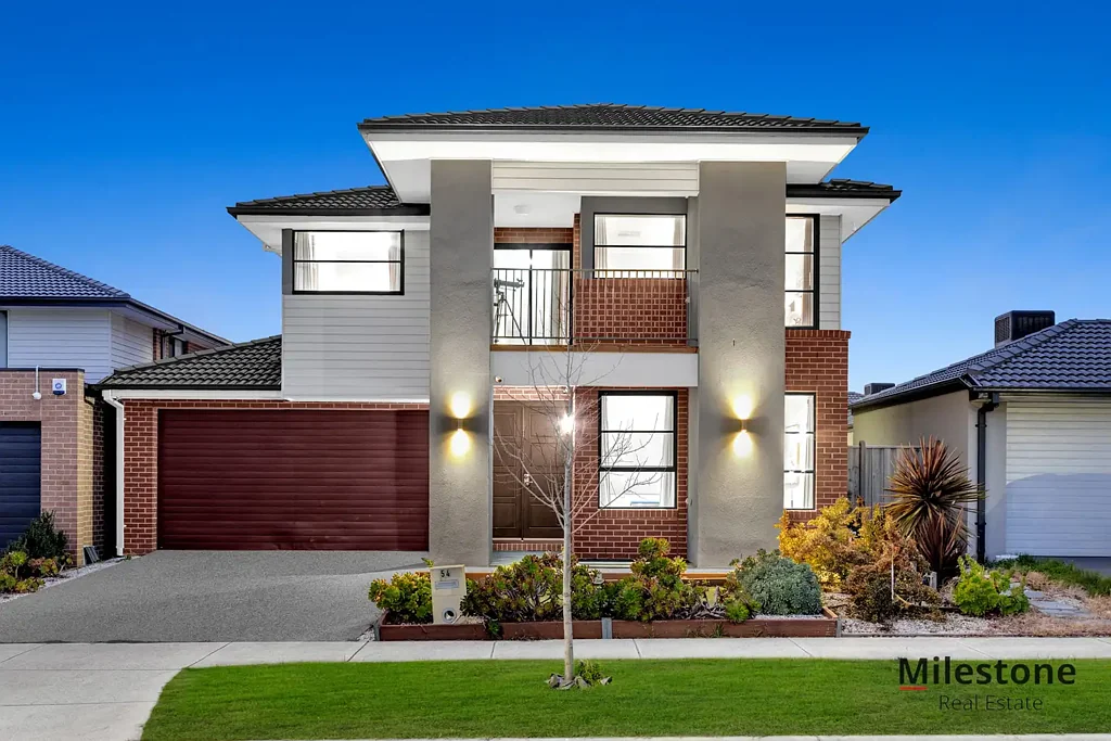 Cranbourne West 5 Bedroom Exceptional Family Living: Where Space, Quality & Location Merge Perfectly!