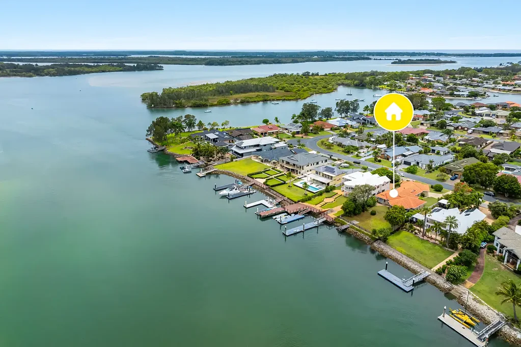 Yamba 4Zimmer A 2,136m2 Riverfront Gem!