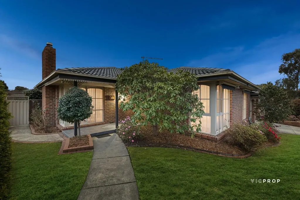 Ferntree Gully 3 Bedroom Leafy Serenity Meets Lifestyle Convenience on 788sqm!