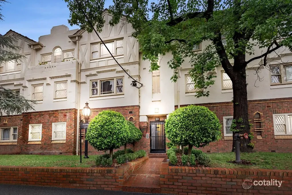 GORGEOUS ART DECO IN FANTASTIC LOCATION
**INSPECT THURSDAY 13/8 @ 5.15PM - 5.30PM**