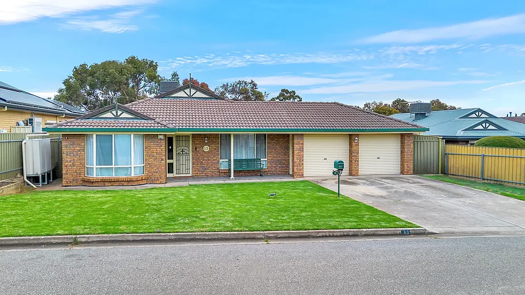 Salisbury East 5房  Five Bedrooms, Multiple Living Areas & Impressive Outdoor Entertaining