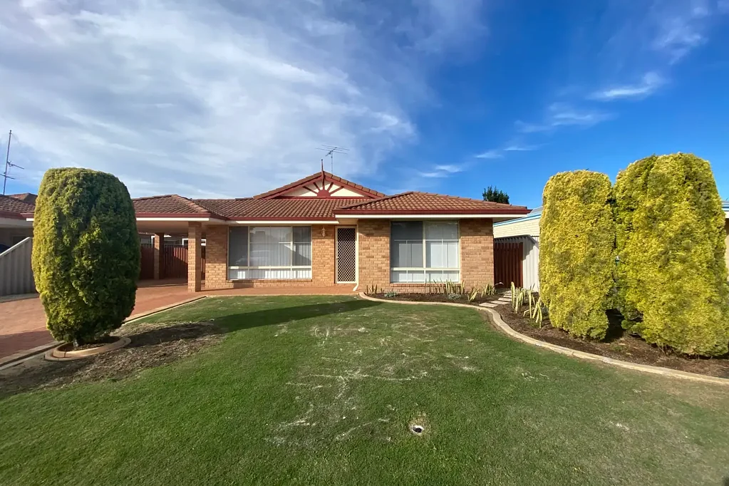NEAT & TIDY IN GLEN IRIS