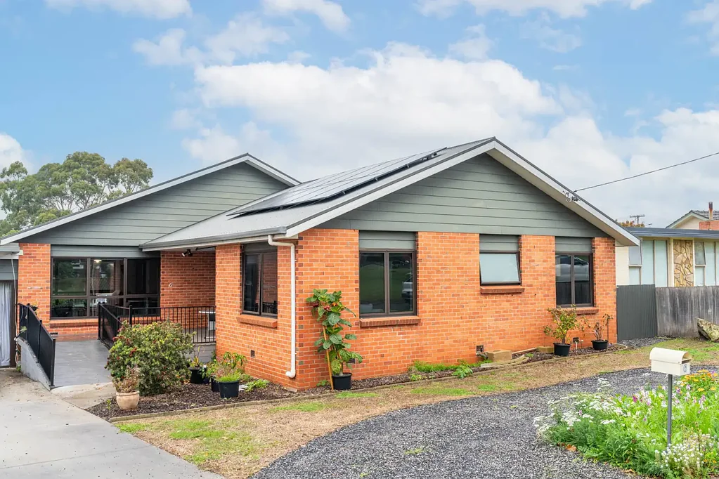 Miandetta 3Habitaciones A FAMILY FAVOURITE WITH REAR YARD ACCESS.