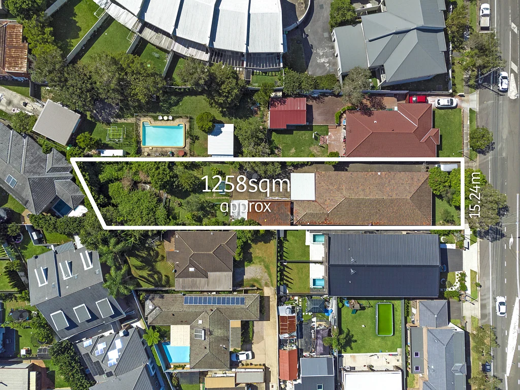 Roselands 6 Bedroom Rare Opportunity, Large Family Home With Duplex Potential