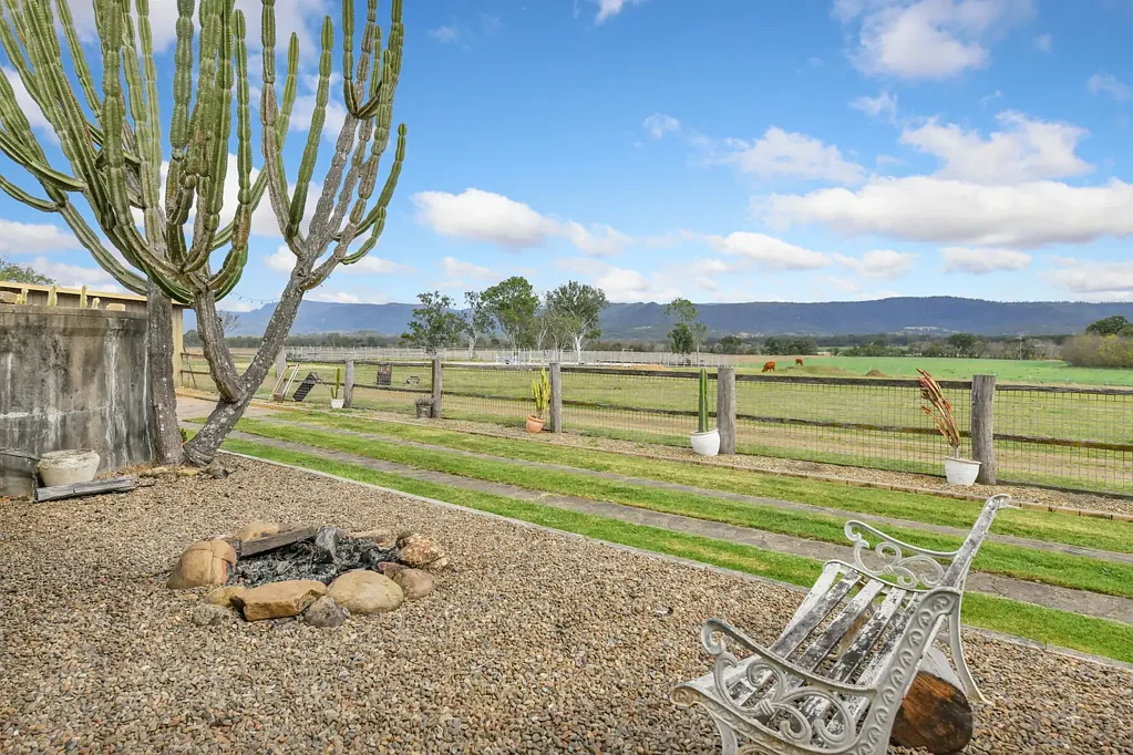 Horse property with 3.5 Acres in the Heart of Rosevale