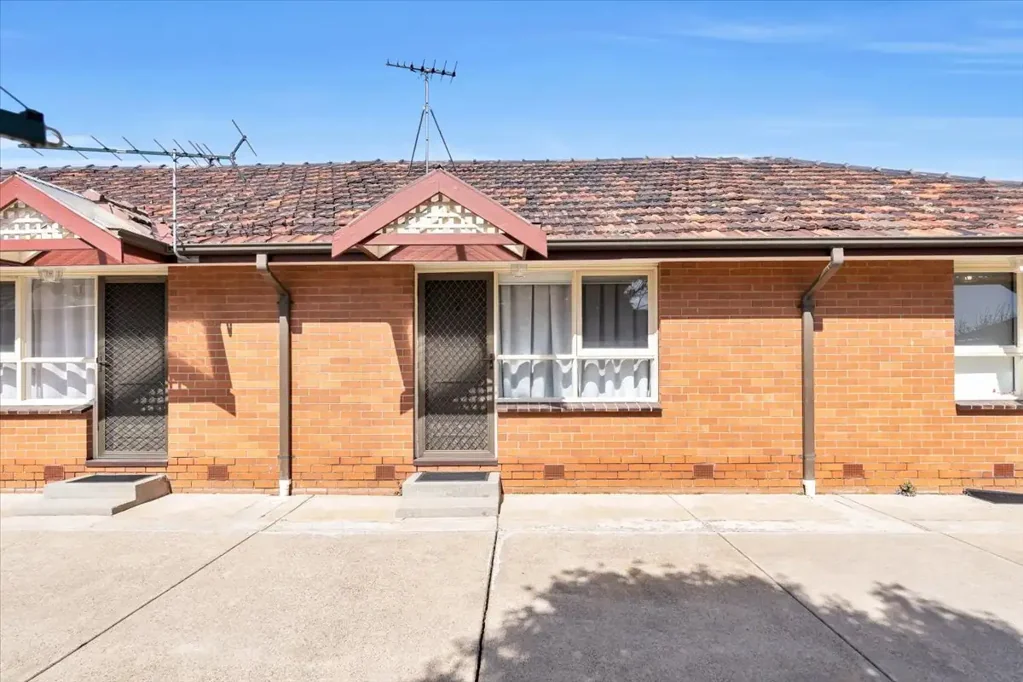 UNIT FOR RENT IN NEWPORT