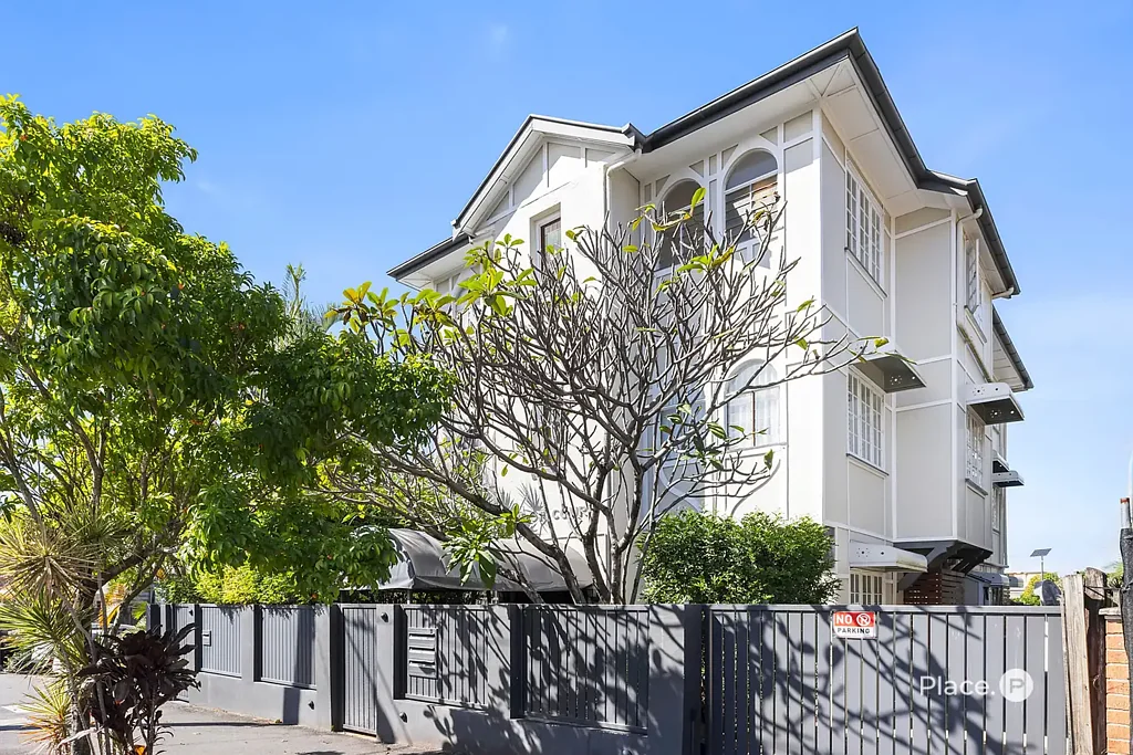 New Farm 2部屋 Charming Top Floor Art Deco Apartment with City Views