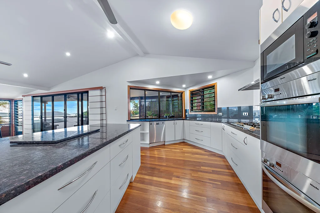 42 Island Drive, Cannonvale, QLD 4802