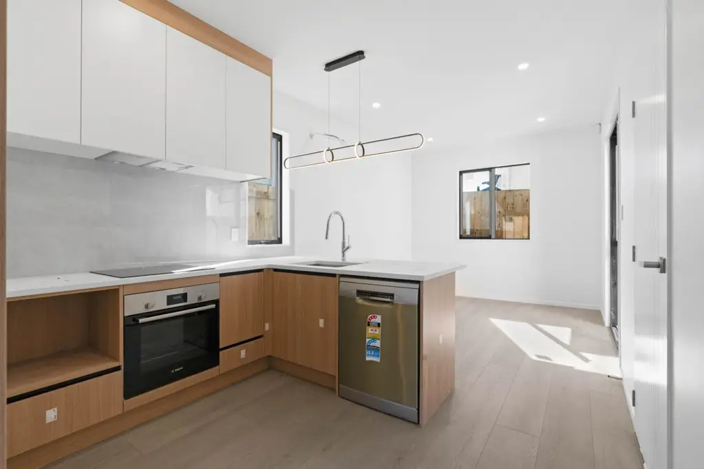Mangere East 3ਬੈੱਡਰੂਮ Modern Duplex Living with Space & Style!