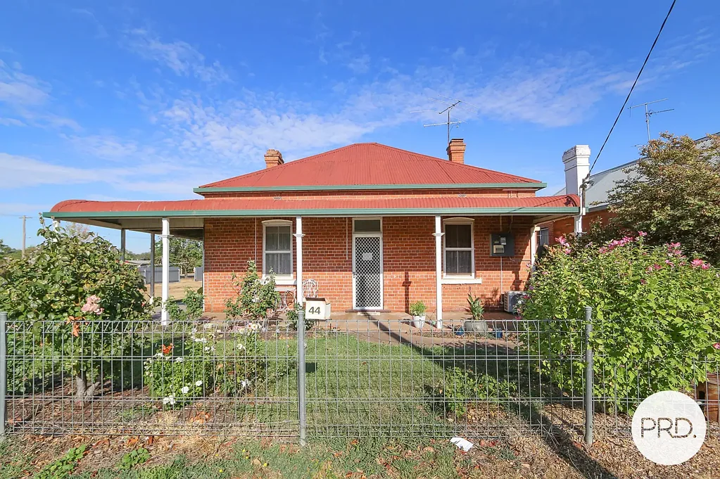 Henty 3Kwarto CHARACTER FILLED - LARGE CORNER ALLOTMENT