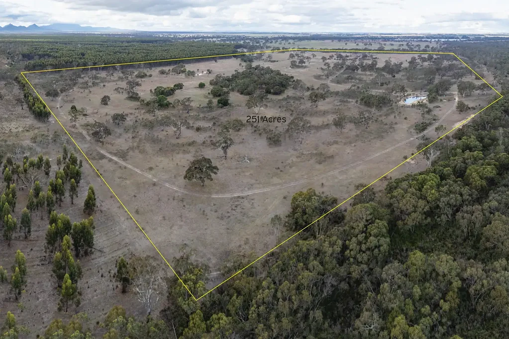 Glenthompson Unique Opportunity to Own a Beautiful Bushland Property