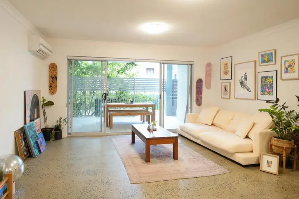 Enoggera 2ਬੈੱਡਰੂਮ CONTEMPORARY COMFORT AND SERENE SURROUNDS