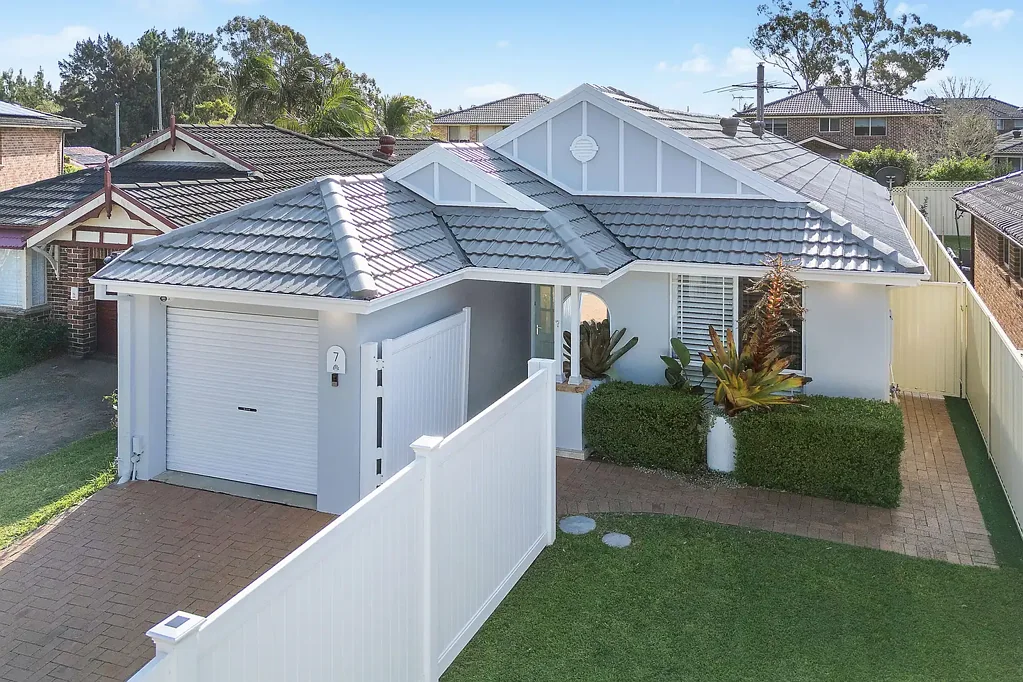 7 Lomond Court, Wattle Grove, NSW 2173
