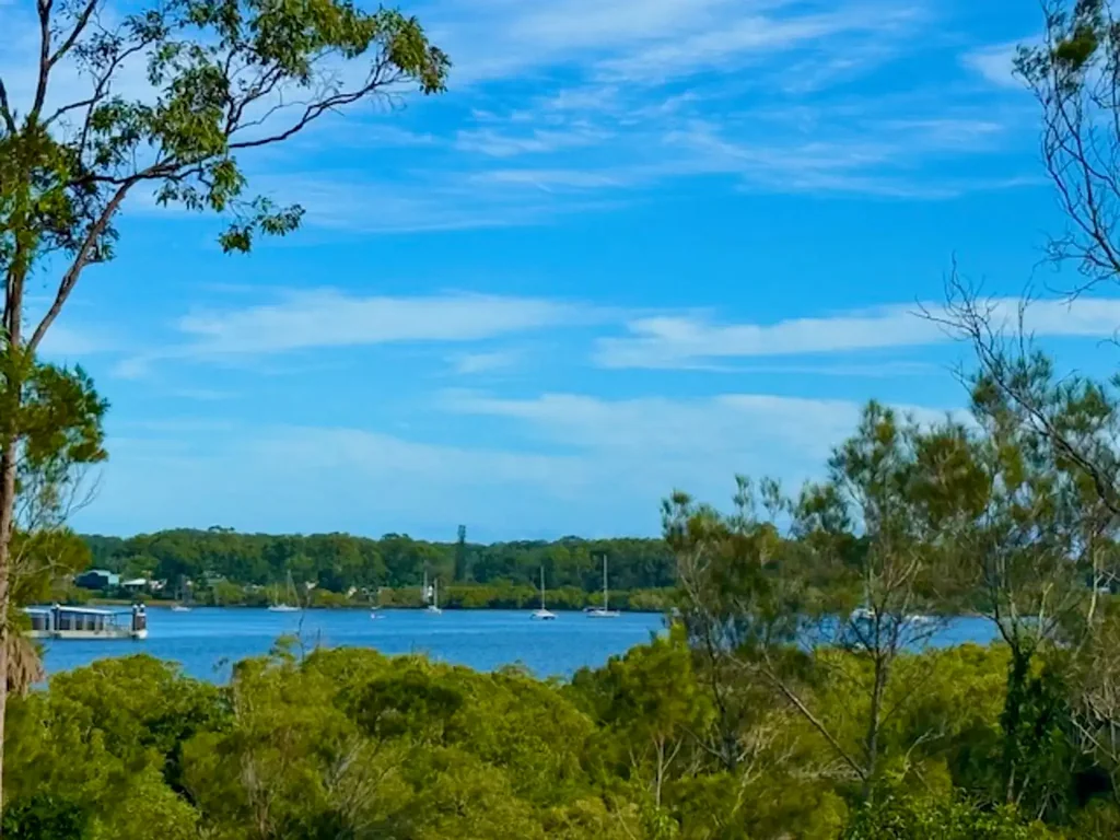 Macleay Island Great Location With Fantastic Views