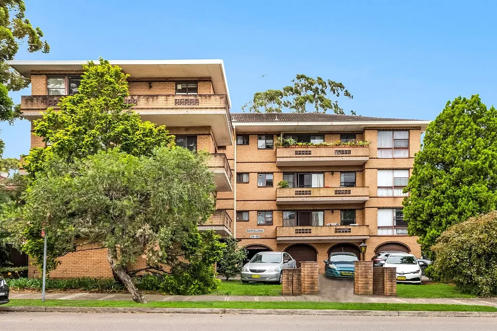 SPACIOUS 3 BEDROOM APARTMENT WITH UNINTERRUPTED VIEWS!!!