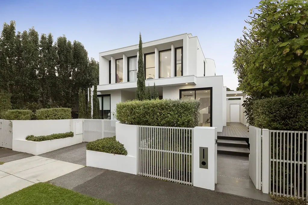 Architectural Elegance in Bay Street Environs