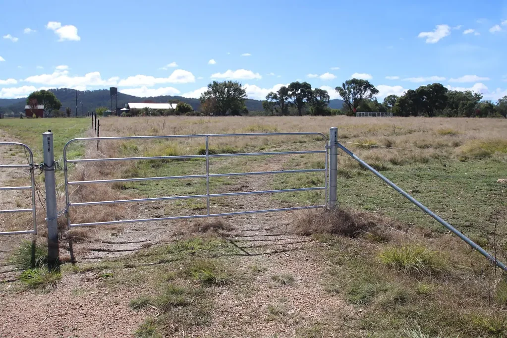 16 Robinsons Lane, Tenterfield, NSW 2372