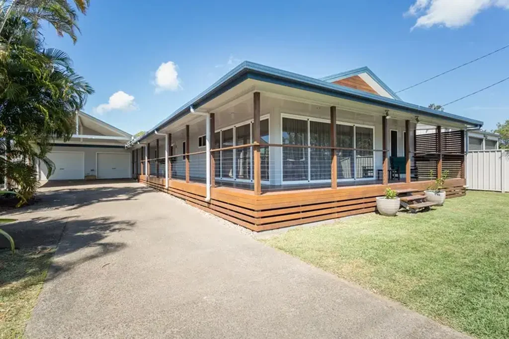 Bucasia 4Moenga Spacious Family Living with Poolside Paradise Just Moments from Bucasia Beach