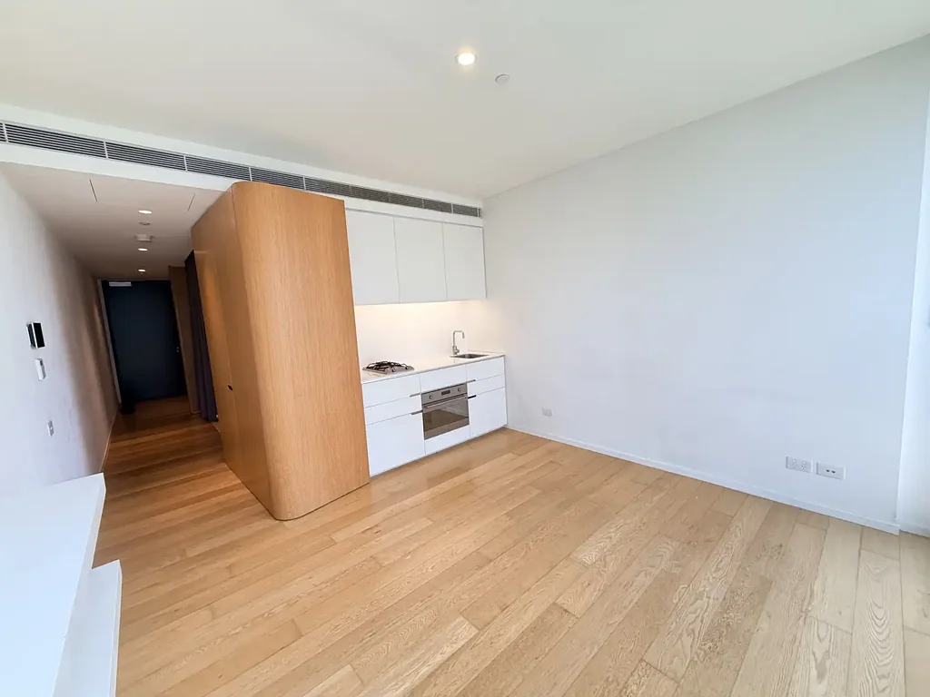 LEVEL 8 | MODERN SUITE ONE BEDROOM WITH CITY VIEWS | @ CENTRAL PARK
