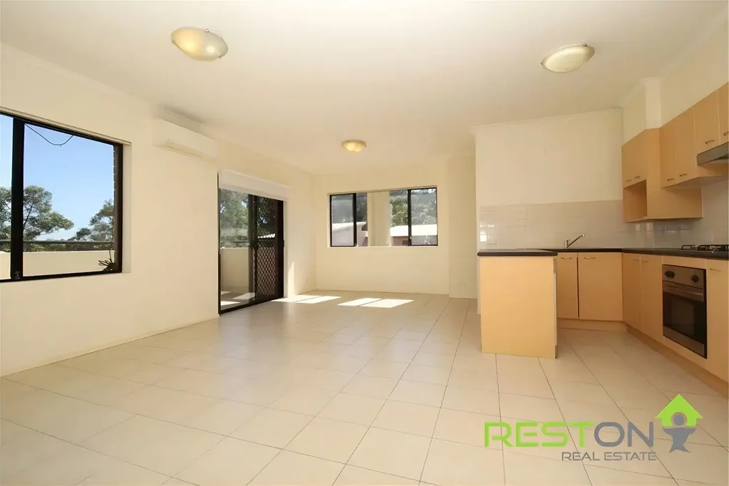 Sunlit Top Floor Apartment in Prime Location