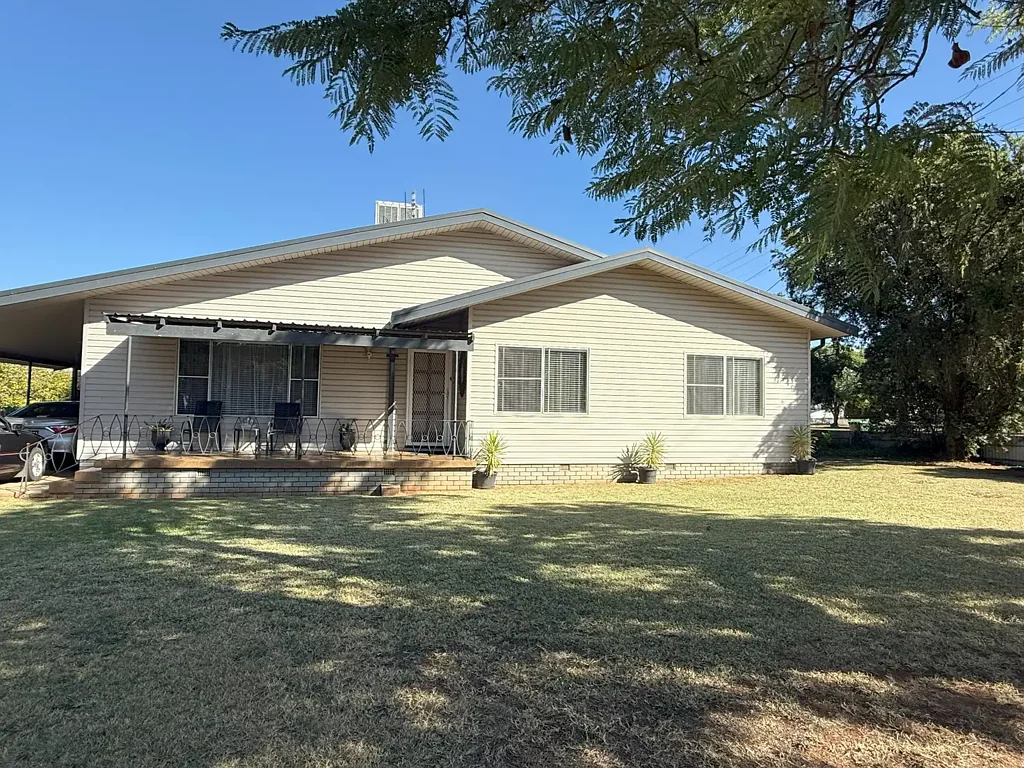 80 High Street, Parkes, NSW 2870
