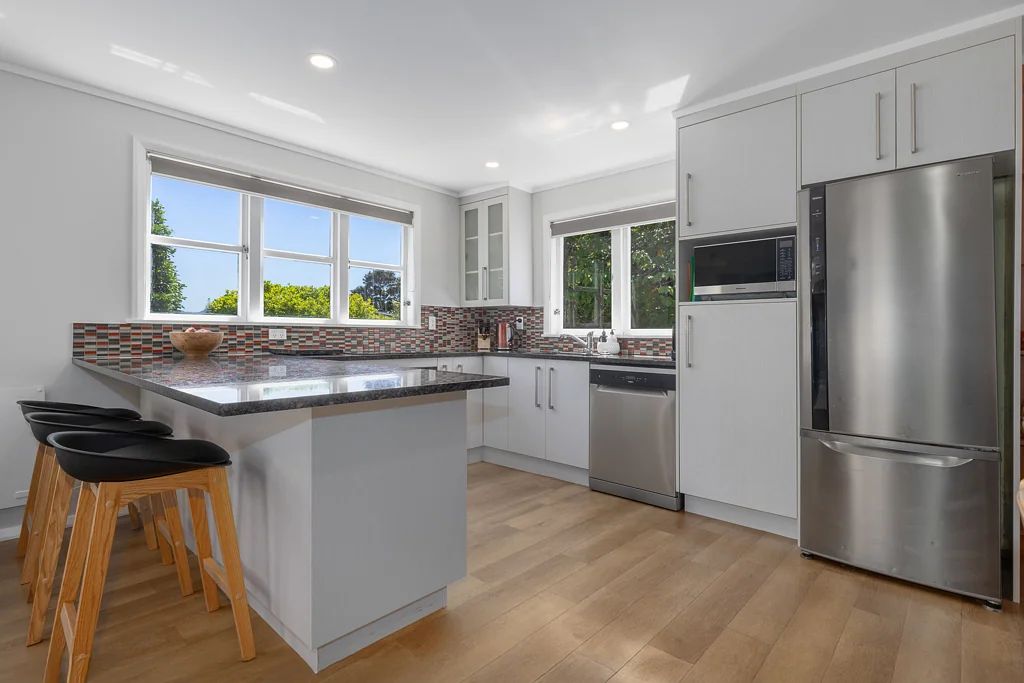 Raumati South 4 Bedroom FAMILY FRIENDLY WITH A FANTASTIC FEEL