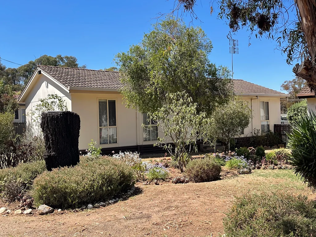 St Arnaud 3कमरा Rental investment home or Great entry level home