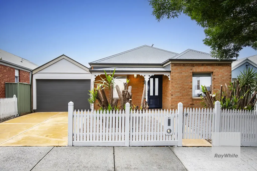 41 Dahlia Drive, Caroline Springs, VIC 3023
