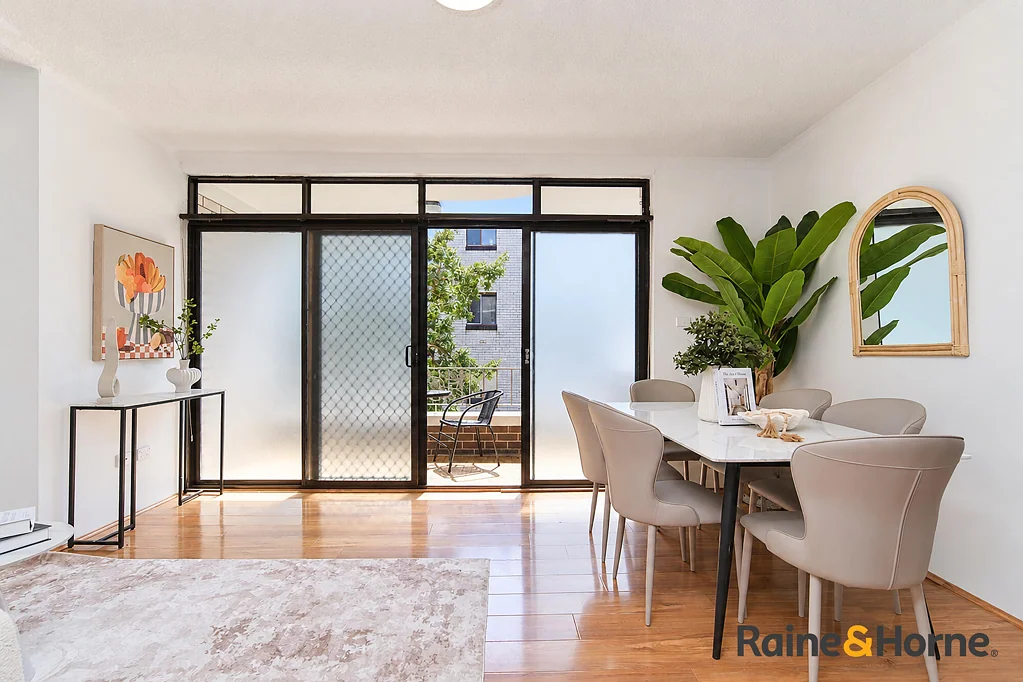 Kingsford 2બેડરૂમ Newly Refreshed Two-Bedroom Residence with Garage Parking in a Prized Kingsford Location