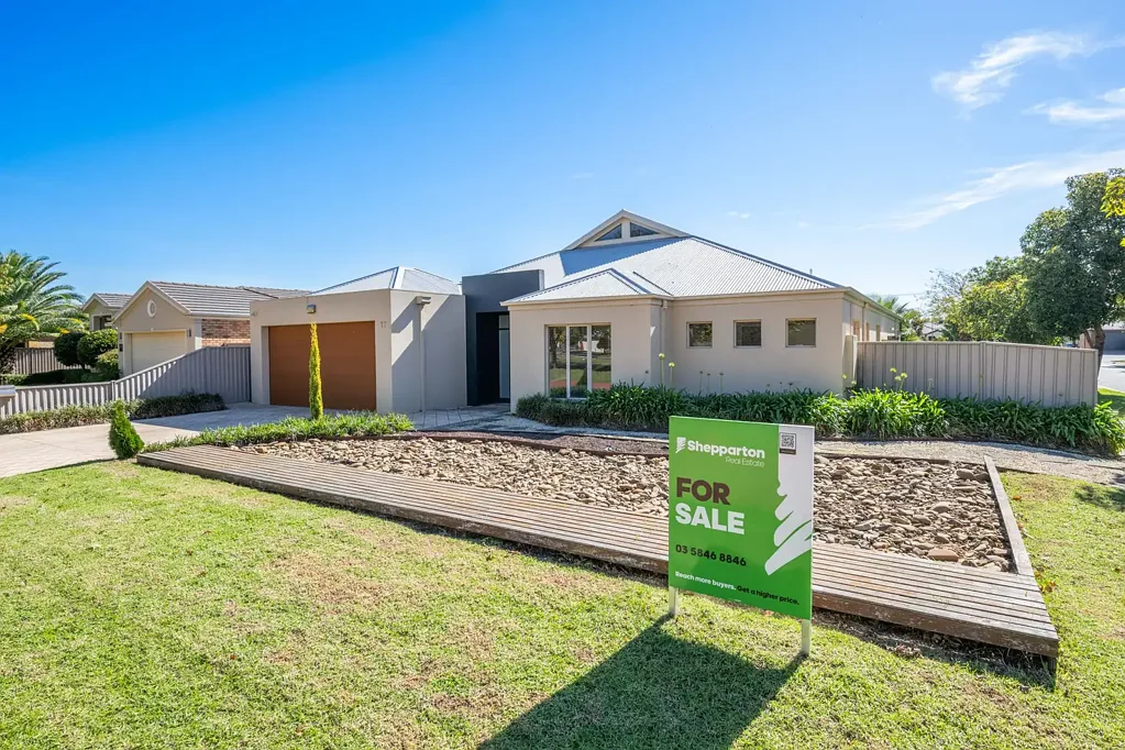 Shepparton 4房  Spacious Family Living on a Corner Block Opposite Parkland