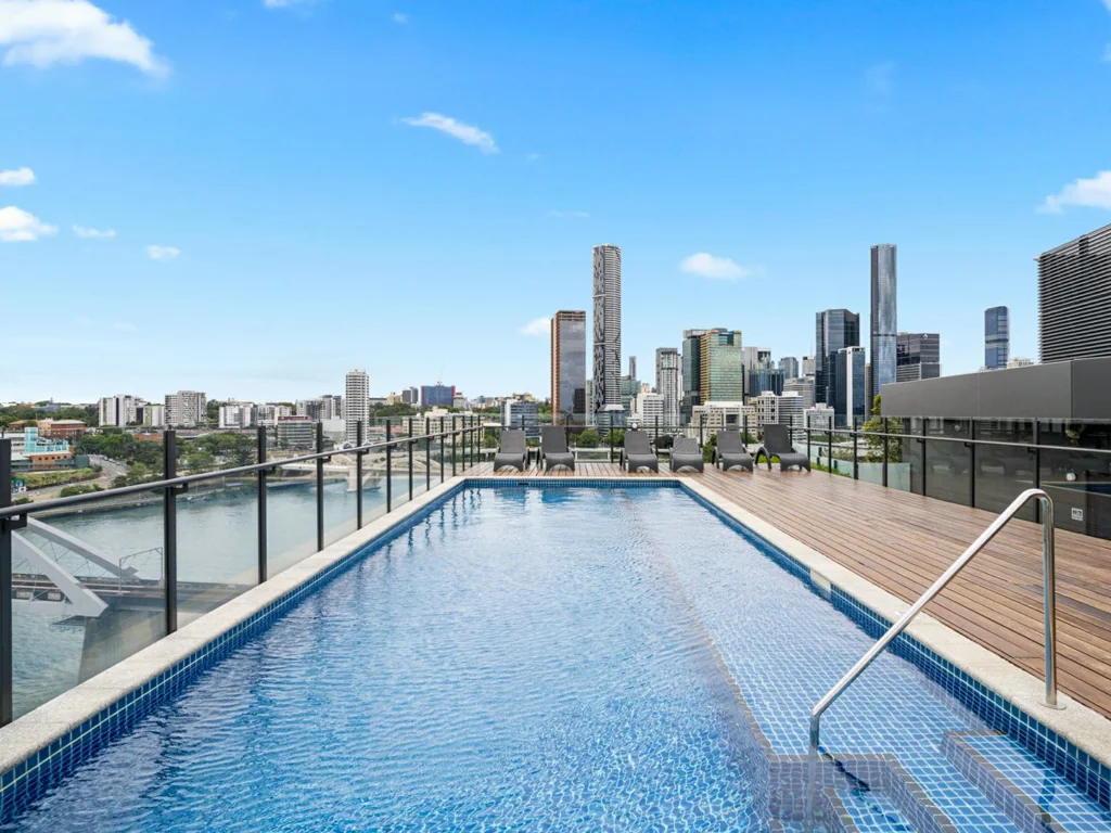 South Brisbane 2 Bedroom Chic 2-bed apartment + a rooftop pool with epic city views!