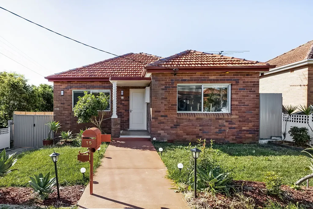 Earlwood 3 Bedroom Graceful c1945 freestanding home in cul-de-sac