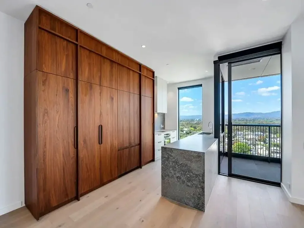 North Adelaide 2 Slaapkamer Near-New Luxury Apartment in Prestigious North Adelaide