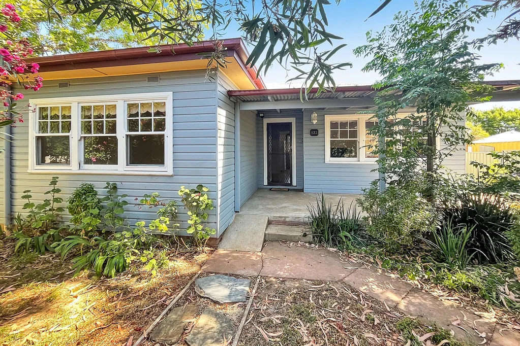 Fully Furnished 3 Bedroom Home