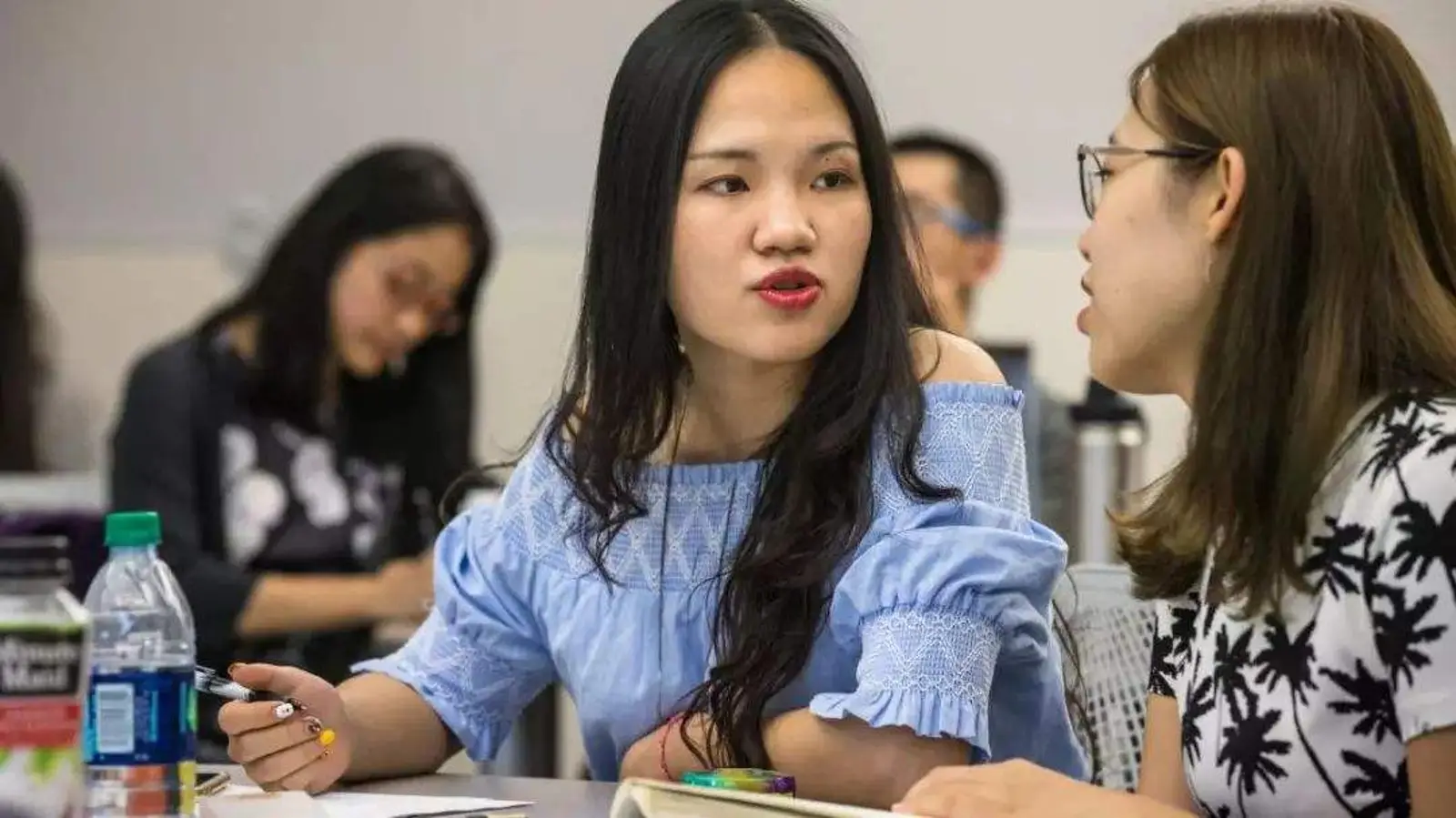 9名中国留学生返美开学被拒入境,校长致信蓬佩奥抗议