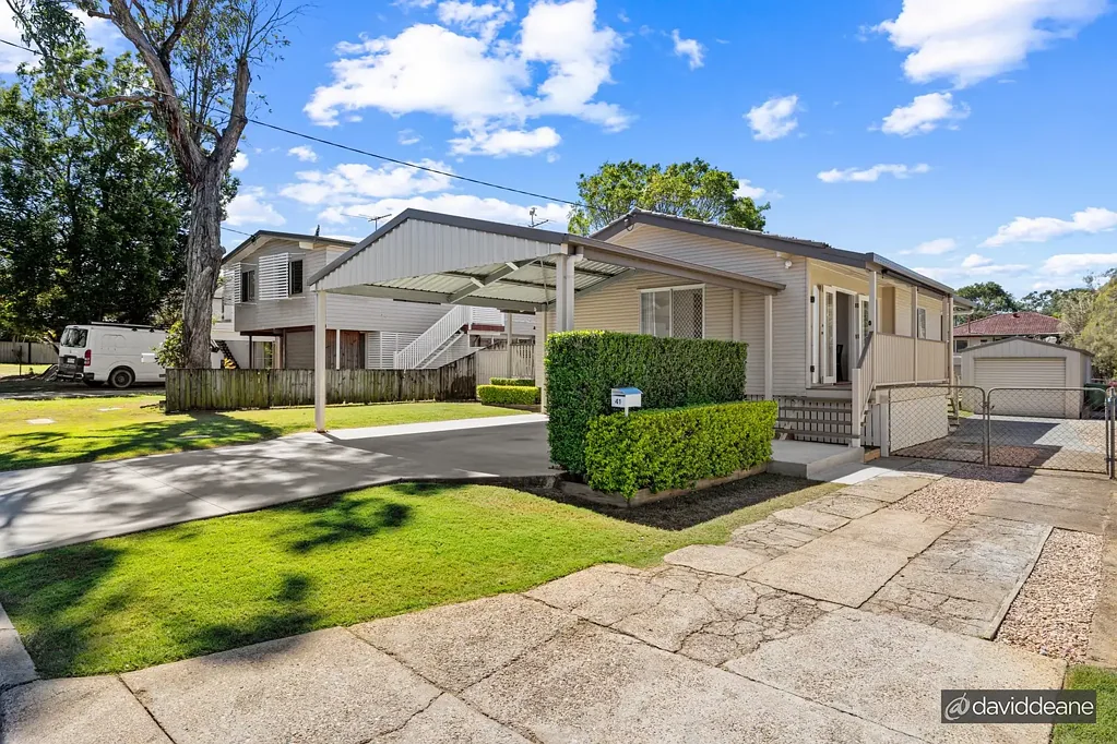 Bray Park 3બેડરૂમ Stylishly Renovated Home on 607m² - Ideal for Families or Investors