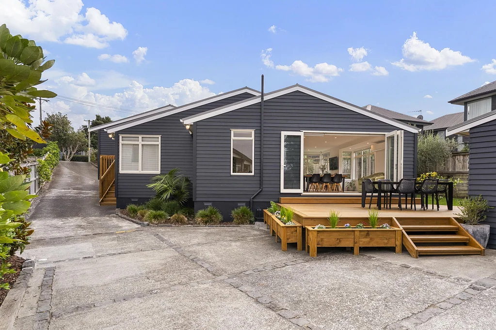 Waiotaiki Bay 5Moenga MODERN FAMILY LIVING + FUTURE POTENTIAL