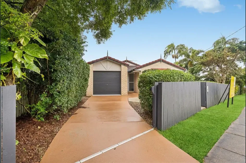 Relaxed Riverside Living in the Heart of Tennyson