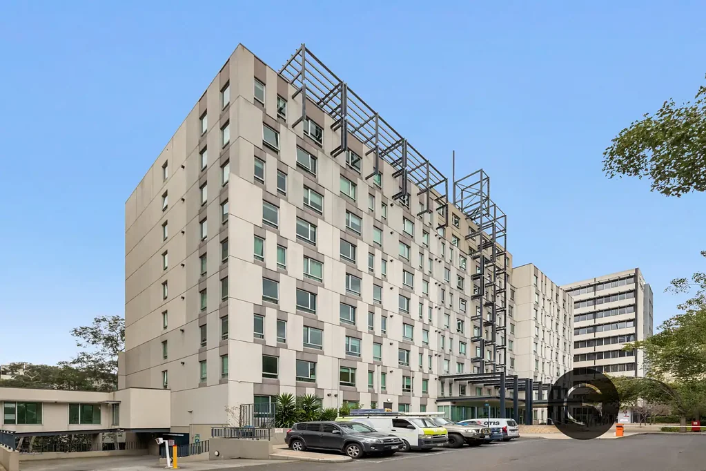 Spacious Fully Furnished 3-Bedroom Apartment in the Heart of Carlton