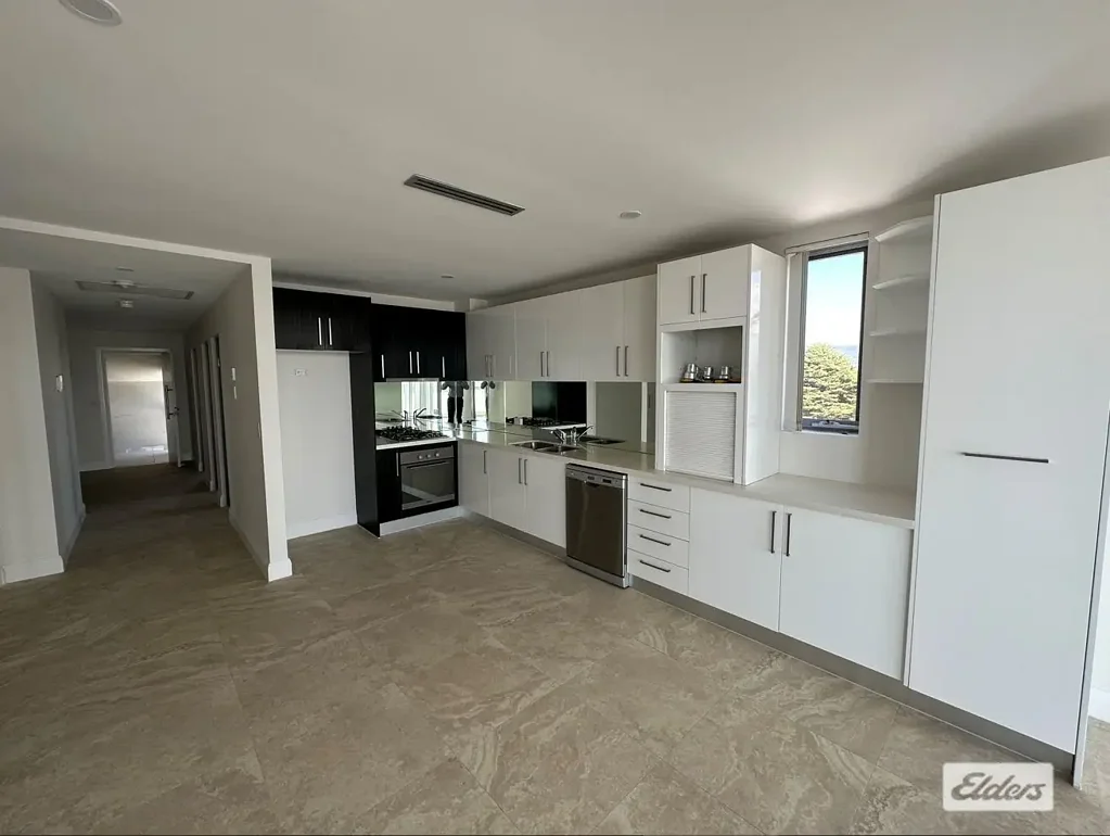 NORTH WOLLONGONG MODERN 3 BED UNIT