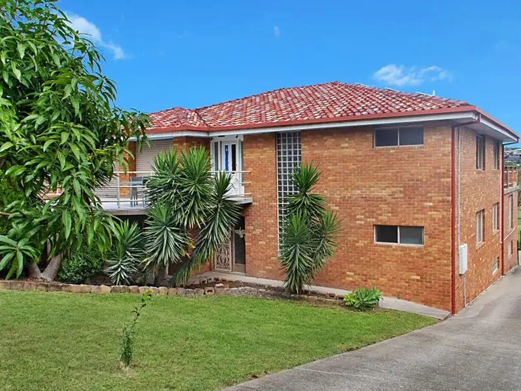Spacious 10-Bedroom Home Backing Onto Golf Course