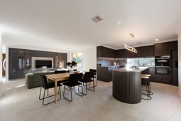7 Menzies Court, Banks