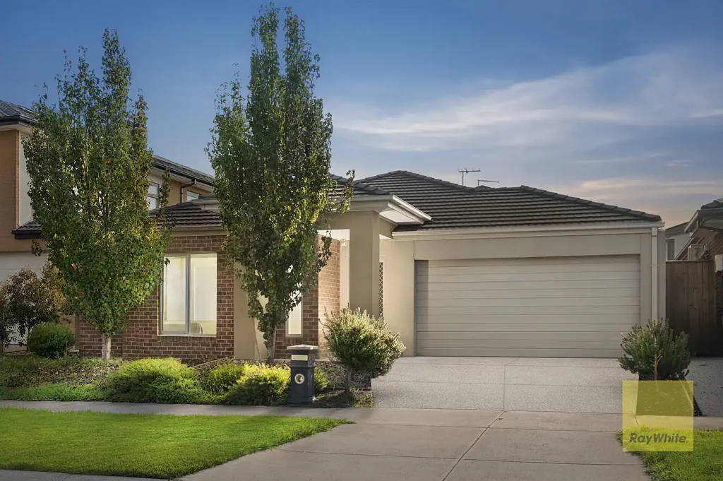 Point Cook 4Moenga Quiet Pocket Perfection: Spacious 4-Bedroom Gem Near Williams Landing Station
