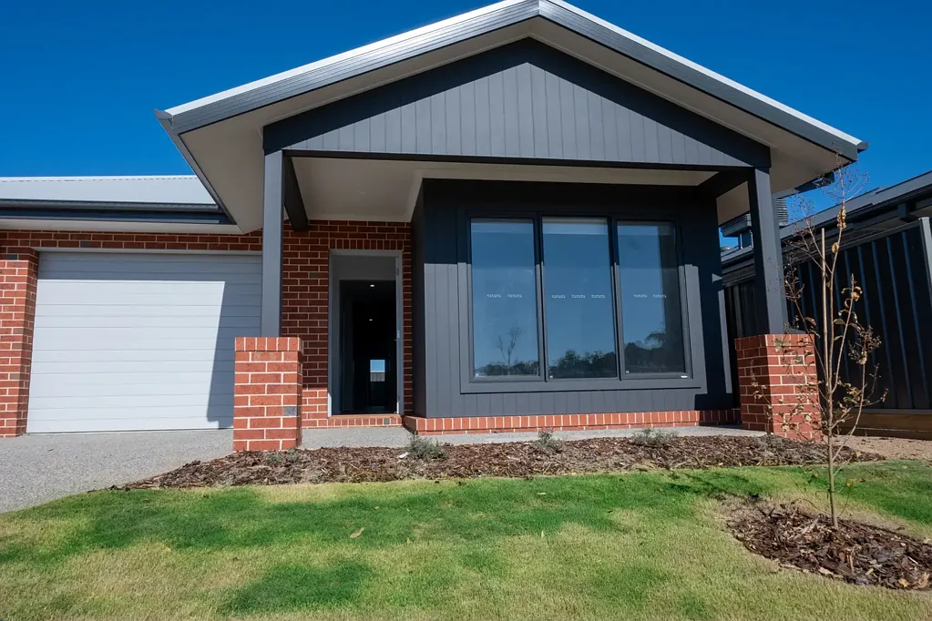 Stylish 3 Bedroom Duplex in Prime Yarrawonga Location