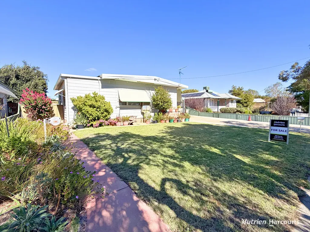 Merredin 3房  Classic Country Living on a Massive 1,012m² Block!