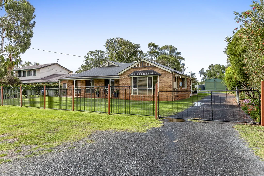 4 Morton Street, Oakey, QLD 4401